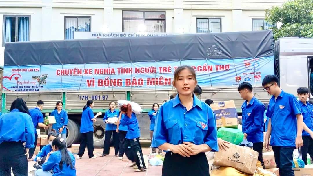 Mầu áo xanh và con tim đỏ