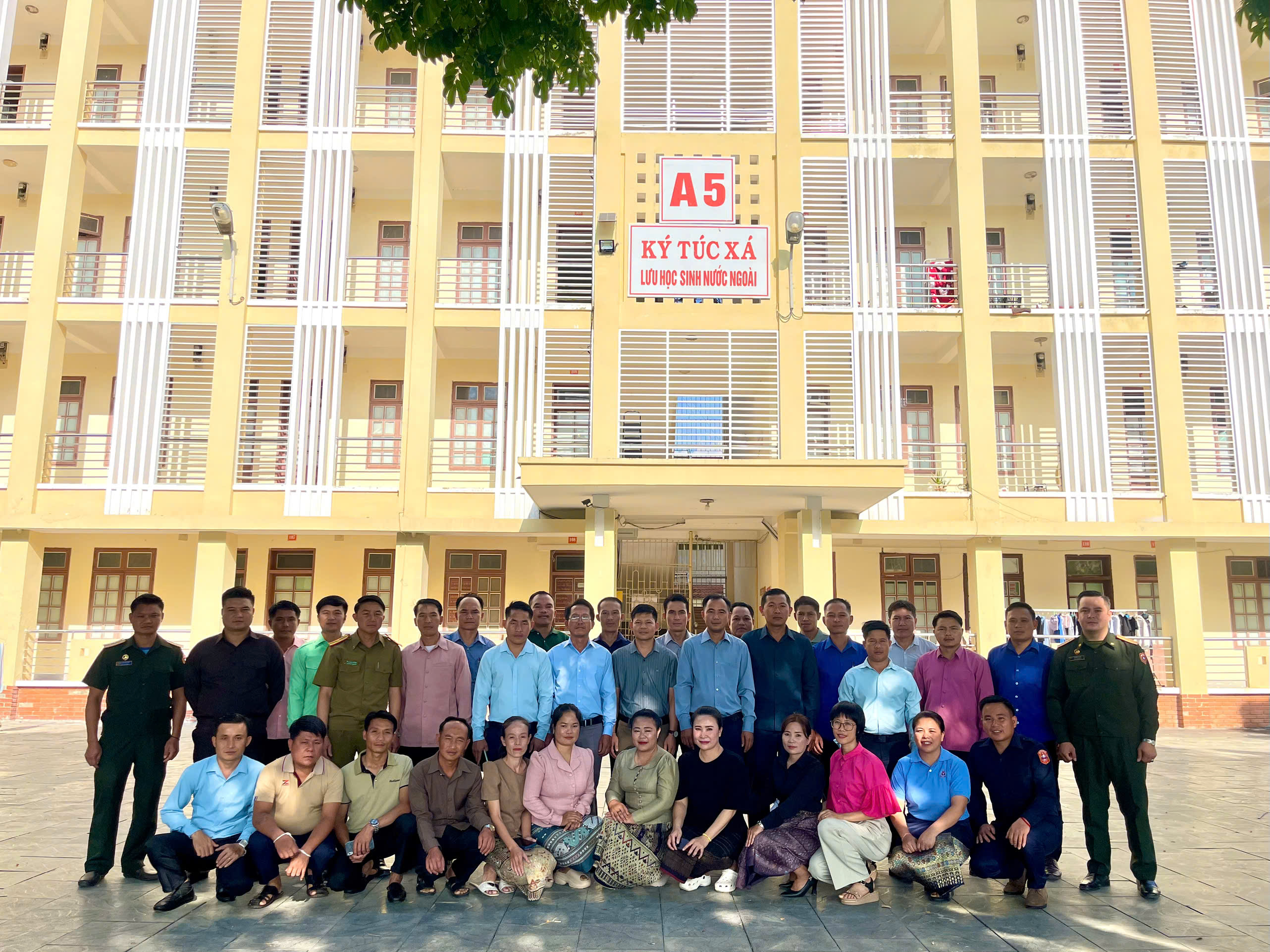 Tiếp nhận Lưu học sinh là cán bộ các tỉnh nước CHDCND Lào vào học tiếng Việt trước khi học Trung cấp lý luận chính trị năm học 2025-2026