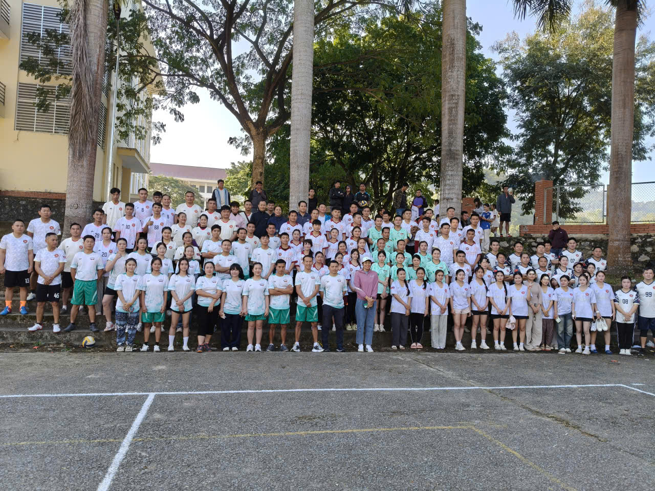 Sôi nổi khai mạc giải thể thao hữu nghị chào mừng 50 năm Quốc khánh nước CHDCND Lào tại Trường Cao đẳng Sơn La