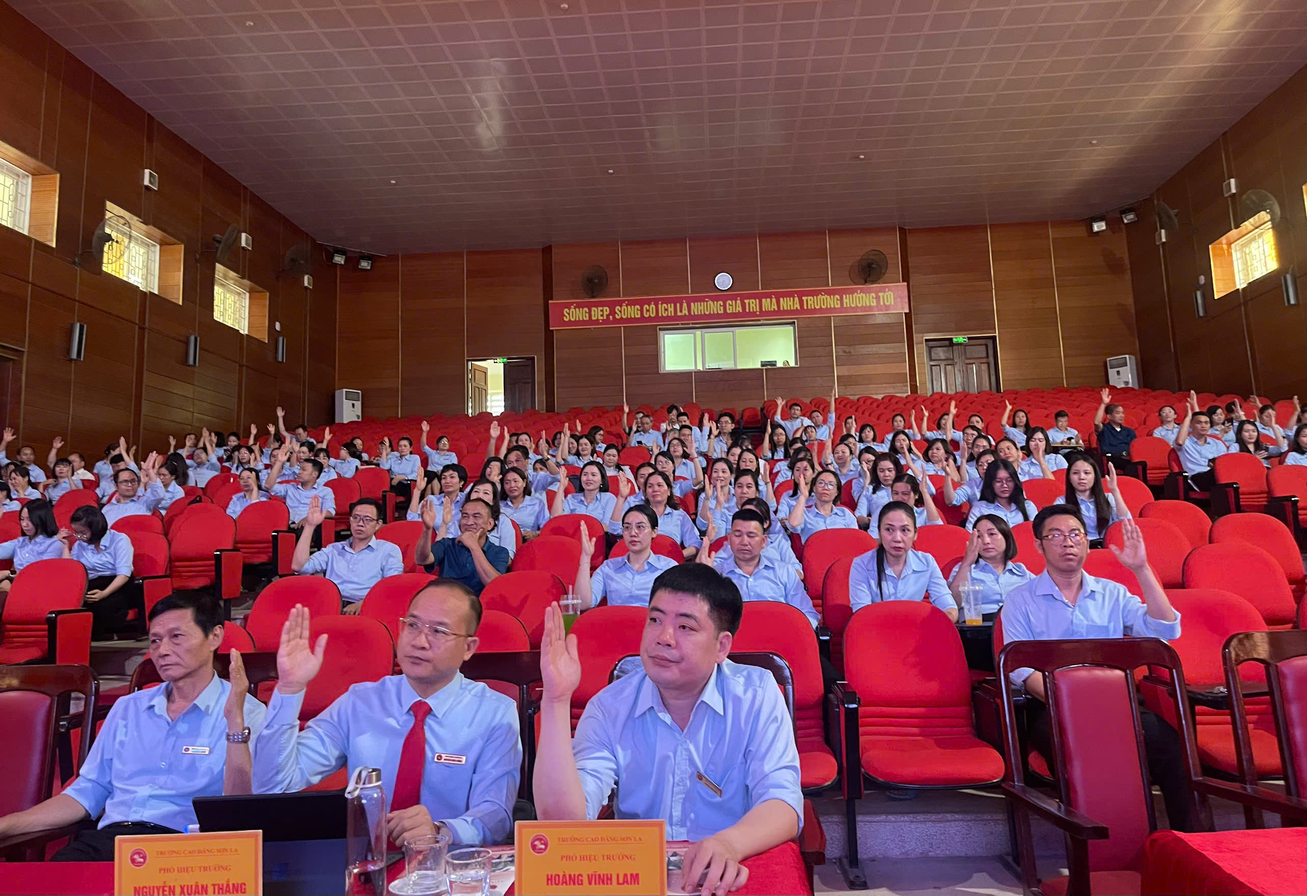 Hội nghị cán bộ, viên chức và người lao động năm học 2025–2026 và đối thoại giữa Hiệu trưởng nhà trường với cán bộ, viên chức và người lao động năm 2025 