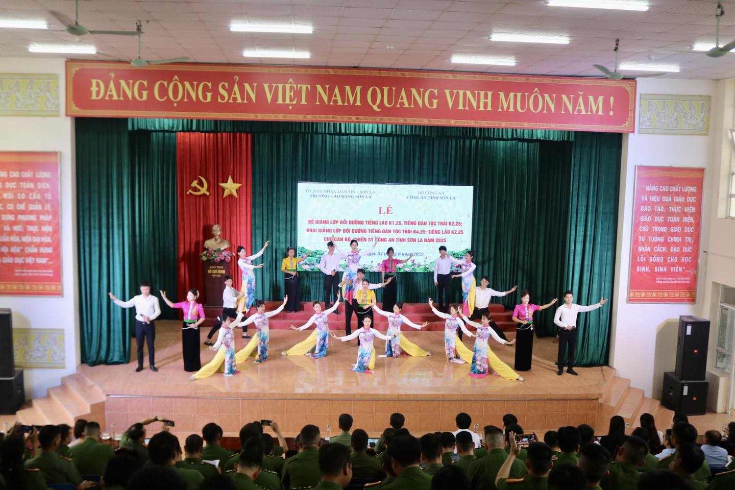 Khai giảng Lớp bồi dưỡng tiếng dân tộc Thái K4.25 và lớp bồi dưỡng tiếng Lào K2.25 cho cán bộ, chiến sĩ Công an tỉnh Sơn La năm 2025